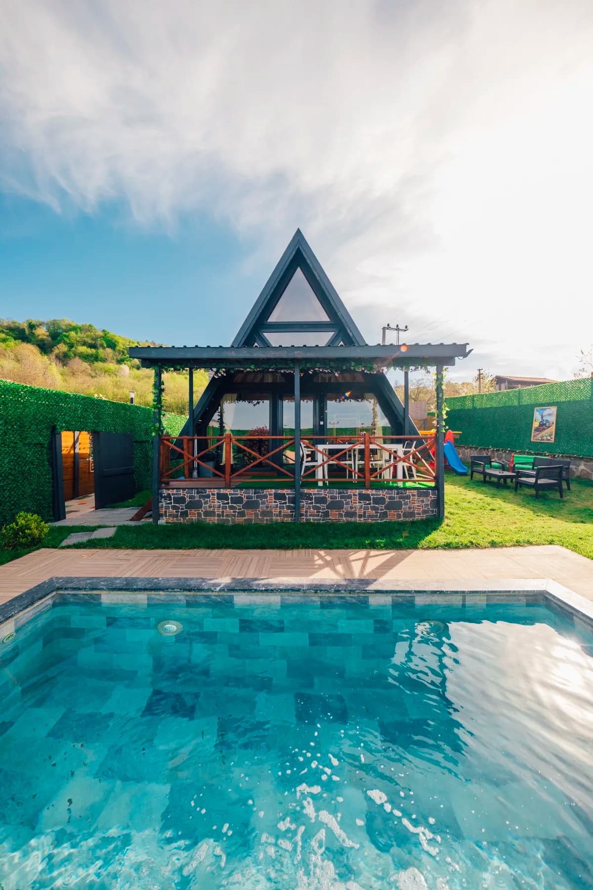 Oyun Alanlı Bungalov — fotoğraf 1